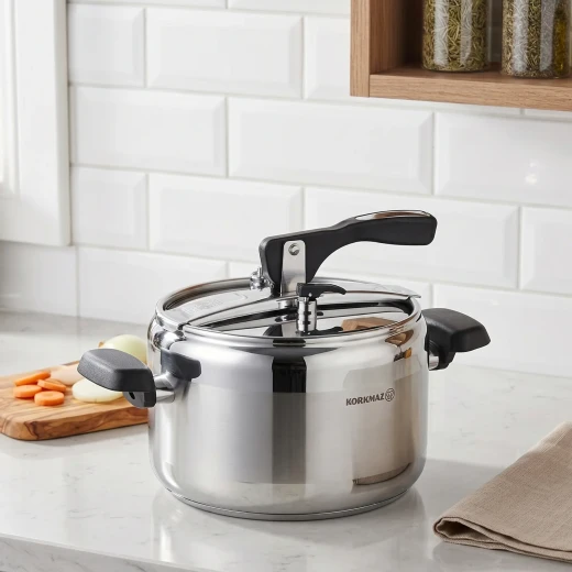 Korkmaz Turbo 5 Liter Stainless Steel Pressure Cooker with Ergonomic Bakelite Handles - Image 2