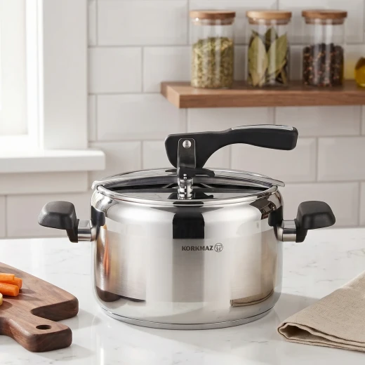 Korkmaz Turbo 5 Liter Stainless Steel Pressure Cooker with Ergonomic Bakelite Handles - Image 3