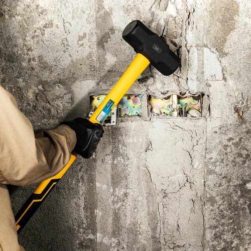 Deli Tools EDL6913 Demolition Hammer, 5.4kg, Heavy Duty Construction Tool for Concrete and Masonry, Powerful Yellow Design - Deli - Image 4