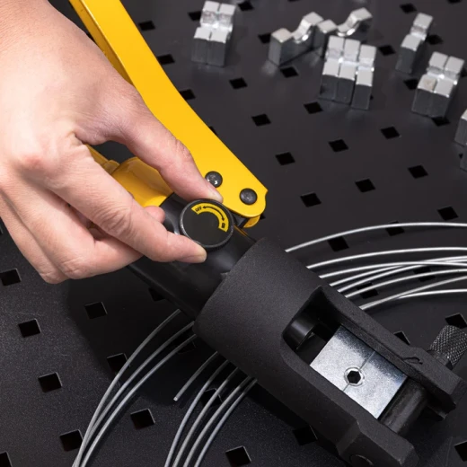 Deli EDL-YQ240 Hydraulic Crimper 16-240mm² for Electrical, Construction, and Communication - Deli - Image 4