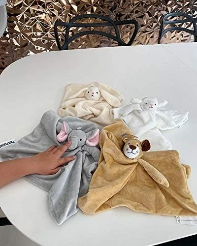 بطانية راحة الطفل ولعبة من تويست شيك بتصميم أسد ناعم من البوليستر 33x33 سم - تويست شيك - Image 4