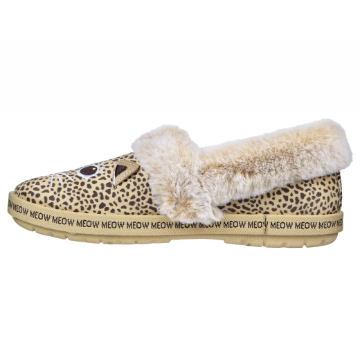 شبشب سكيتشرز BOBS Too Cozy Glam Paws نسائي بيج مقاس 36 بتصميم وجه قط ثلاثي الأبعاد، حواف من الفرو الصناعي، ونعل داخلي من إسفنج ميموري فوم من سكيتشرز للراحة والأناقة - سكيتشرز - Image 4