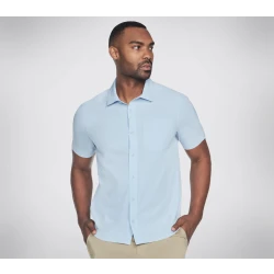 قميص سكيتشرز جو ووك اير للرجال بأكمام قصيرة أزرق فاتح يتميز بنسيج SKECHWEAVE Air مع جيب على الصدر وياقة كلاسيكية مقاس S