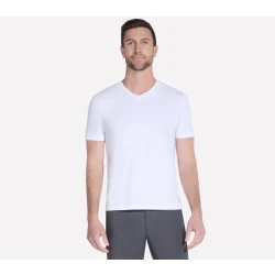 تي شيرت رجالي من سكيتشرز GO DRI Pima بتصميم V رقبة بأكمام قصيرة مصنوع من مزيج قطن فائق التهوية، مناسب للارتداء النشط باللون الأبيض، متوفر بمقاس S