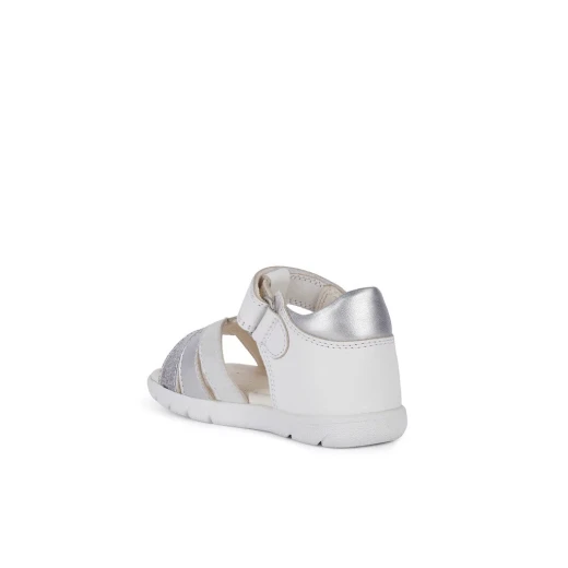 صنادل جيوكس تشالكي بيبي بيضاء 22 خفيفة الوزن قابلة للتنفس من جلد النوباك والشمواه للبنات تصميم كاجوال نعل مرن سهلة التعديل مثالية لخطوات الطفل الأولى ومريحة للارتداء - جيوكس - Image 5