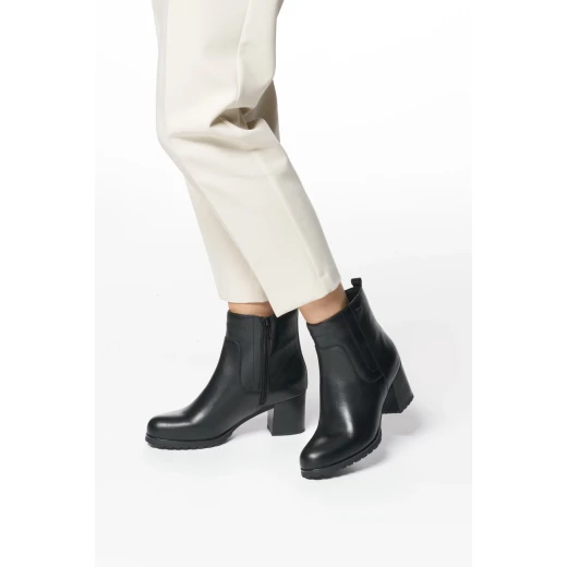 Geox New Lise ABX Women's Ankle Boots in Black, Size 36. Breathable Leather with Block Heel and Rounded Toe. Perfect for Comfort and Style. Fast Delivery and Easy Exchange. - Geox - Image 5