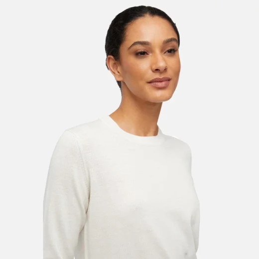 Geox Knit Woman Round Neck Sweater Off White Merino Wool Recycled Fibers Side Slits Size Small Everyday Feminine Style Pristine Design Item W3670B Fast Delivery - Image 5