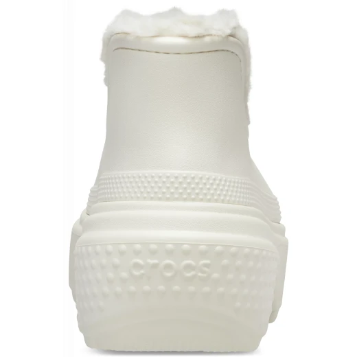 حذاء Crocs Stomp Shorty النسائي مبطن باللون الأبيض مقاس 43-44 بنعل سميك وفرو دافئ. تصميم مريح وخفيف الوزن يمنحك أناقة جريئة ومميزة. يوفر راحة مزدوجة من Crocs. - كروكس - Image 5