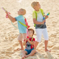 مسدس ماء على شكل حقيبة ظهر للأطفال بتصميم سرطان مناسب لعمر 3 سنوات فأكثر لعبة ممتعة في الهواء الطلق في فصل الصيف مسدس مياه مع أحزمة قابلة للتعديل وسهولة التعبئة آمنة 100%