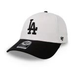 قبعة سناب باك 47 Brand MLB Sure Shot لفريق لوس أنجلوس دودجرز، لون أبيض وأسود، مقاس قابل للتعديل، قبعة بيسبول رسمية بحافة مسطحة، مقاس واحد يناسب معظم المقاسات، مصنوعة من القطن عالي الجودة، مناسبة للرجال والنساء - 47 براند