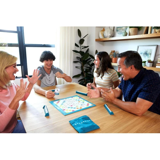 Mattel Games Scrabble Board Game, Family Word Game with Two Ways to Play, includes 50 Goal Cards that Teach Scrabble Basics for 2-4 Players, UK Version, HWD43 - Mattel - Image 5