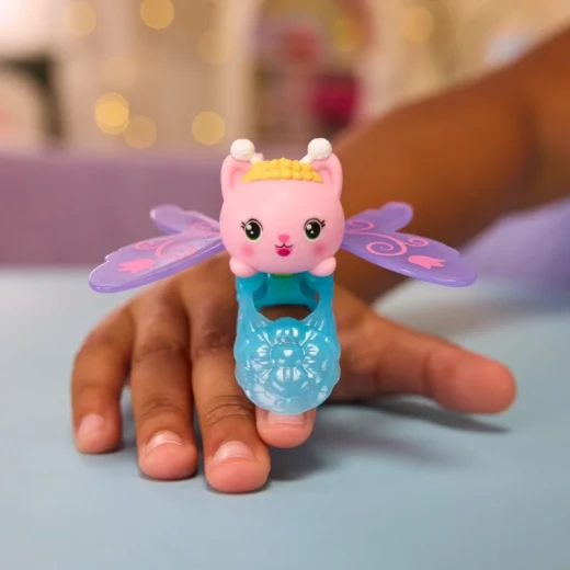 Gabby’s Dollhouse Fairylandia Fairy Rings Assortment – Collectible Fairy Ring Toy Set Inspired by Fairylandia World from Gabby’s Dollhouse, Fun Fantasy-Themed Rings for Imaginative Play, CDU Display Pack - Spin Master - Image 5
