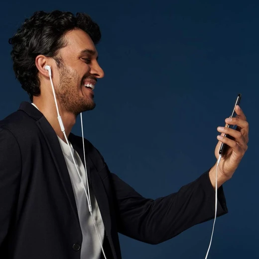 سماعات بيلكين ساوندفورم السلكية مع موصل USB-C، سماعات أذن سلكية مع ميكروفون - سماعات أذن سلكية لأجهزة iPhone 16/15 وiPad Mini وGalaxy S24 وAndroid والمزيد (سماعات رأس USB-C) - أبيض - بيلكين - Image 5