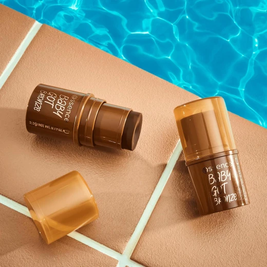 عصا برونزر Essence Baby Got Bronze Hazelnut Hug - سهولة التطبيق والدمج - ايسنس - Image 3