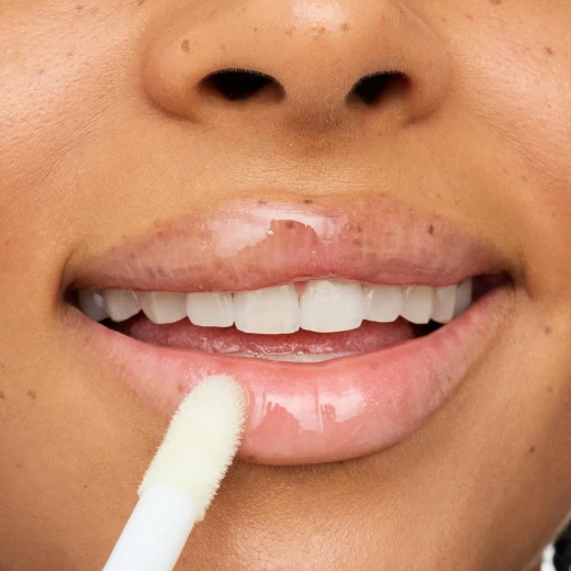إيسنس، زيت مرطب للشفاه هيدرا كيس رقم 07، ملمع شفاه مرطب شفاف، تركيبة نباتية 4 مل للشفاه المرطبة - ايسنس - Image 2