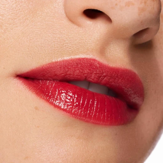 Essence Hydra Kiss Lip Ink Lipstick 04 Classy Red, Long Lasting, 4 ml - Essence - Image 3