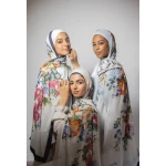 حجاب جورجيت شيفون ناعم وخفيف من لوف جاردن، لون أزرق أنيق ورقيق. يتميز بتصاميم حصرية، صنع في مصر، ومقاس طويل جدًا 300 × 70 سم. مثالي للارتداء اليومي - لوف جاردن