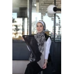حجاب كاين بنقشة جلد الثعبان من الشيفون الجورجيت: وشاح ناعم ومريح لإطلالة أنيقة يومية، يتميز بنقوش حصرية، صنع في مصر، ومقاس طويل جدًا 300 × 70 سم - ثعبان