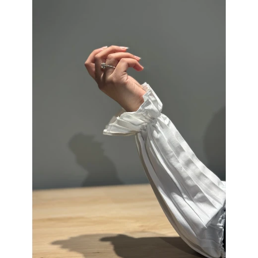 White Pleated Sleeves for Women Elegant Fashion Accessories 2024 New Style Available in Multiple Sizes and Fabrics - Image 2