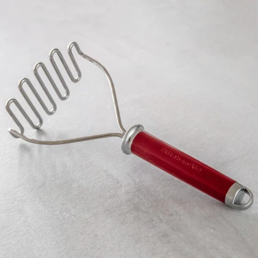 هراسة بطاطس KitchenAid من الفولاذ المقاوم للصدأ باللون الأحمر الإمبراطوري - كيتشن إيد - Image 7