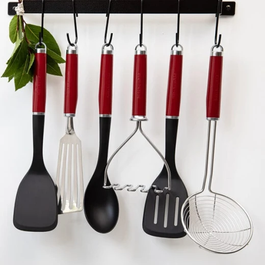 هراسة بطاطس KitchenAid من الفولاذ المقاوم للصدأ باللون الأحمر الإمبراطوري - كيتشن إيد - Image 8