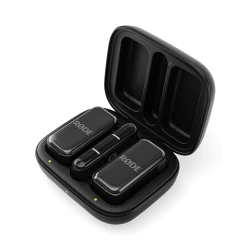 ميكروفون لاسلكي Rode Ultra-Compact Wireless Micro USB-C أسود، تصميم صغير محمول، اتصال مباشر بدون أسلاك، مع مرسلين مشبكين، تقنية GainAssist لصوت نقي، بطارية حتى 21 ساعة، مثالي للتصوير والبودكاست