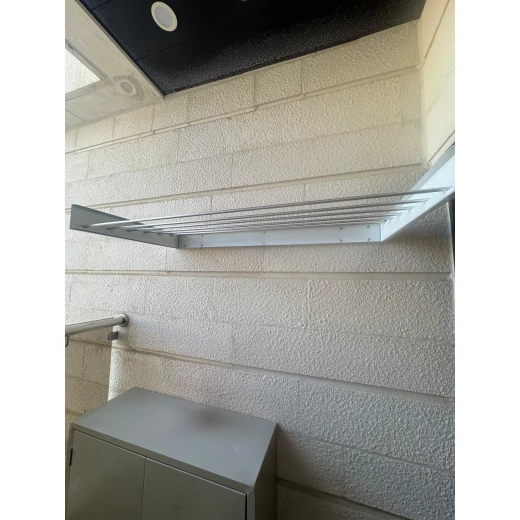 منشر ملابس جداري قابل للطي 120×60 سم – حل ذكي لتوفير المساحة، تصميم متين يتحمل حتى 20 كجم، سهل الفتح والإغلاق، مثالي للشقق والبلكونات، يجفف الملابس بشكل مرتب وأنيق للاستخدام الداخلي والخارجي - كرتونة - Image 3