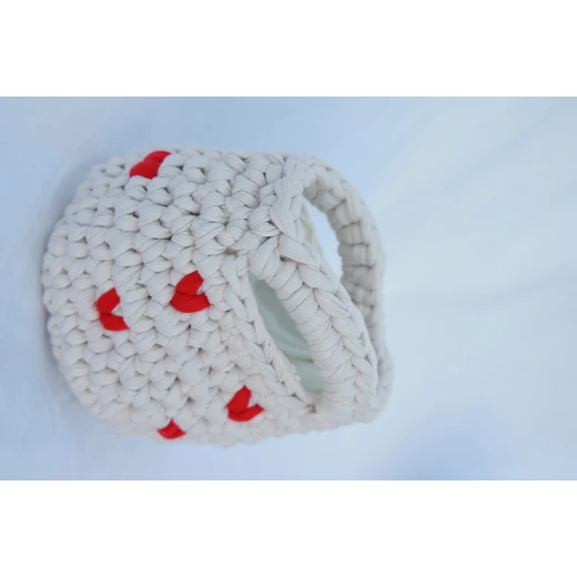 Round Crochet Bag in Off-White with Red or Pink Heart Details, Handmade Stylish Mini Bag 12×15 cm for Casual Outings, Gifts, and Trendy Everyday Fashion - Crochet zino - Image 2