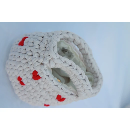 Round Crochet Bag in Off-White with Red or Pink Heart Details, Handmade Stylish Mini Bag 12×15 cm for Casual Outings, Gifts, and Trendy Everyday Fashion - Crochet zino - Image 6