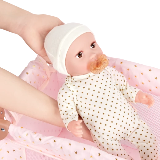 سياج لعب لولا بيبي للأطفال قابل للطي باللون الوردي مع نجوم ذهبية لتشجيع اللعب التخيلي وتنمية التعاطف واللطف والمهارات الاجتماعية للأطفال من عمر سنتين فما فوق من لولا بيبي - لولا بيبي - Image 5