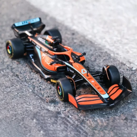 Rastar , Die cast 1:24 McLaren F1 MCL36 - Rastar - Image 3