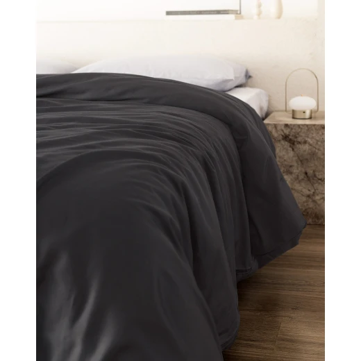 غطاء لحاف مدام كوكو Ciel كينج ساتان قطن 100% 240×220 سم – رمادي غامق، غطاء سرير فاخر وناعم بتصميم أنيق لنوم مريح وديكور غرفة نوم راقٍ - مدام كوكو - Image 2