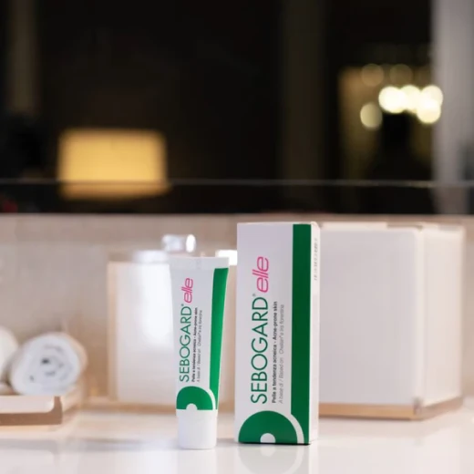 لعلاج حب الشباب الهرموني وحب الشباب لدى البالغين (Acne Tarda)، مدعوم بتقنية Chelisin، يساعد على موازنة إفراز الدهون، تقليل الرؤوس السوداء، وآثار ما بعد حب الشباب - ديفا كوبر - Image 2