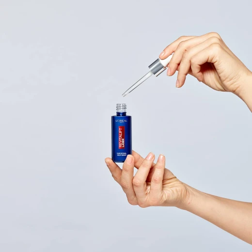L’Oréal Paris Pure Retinol Night Serum, Revitalift Laser Face Serum, Deep Anti-Wrinkle Serum [30ml] - L'Oreal Paris - Image 3