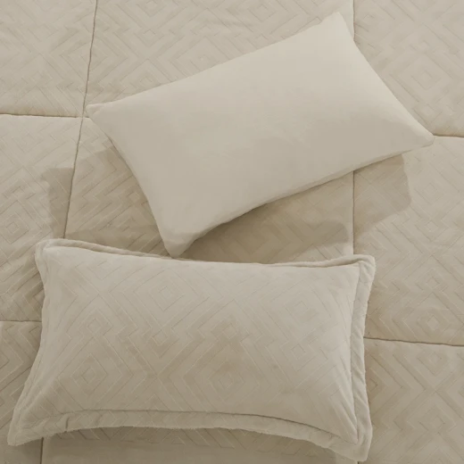 Nova Home Froska Winter Embossed Flannel  Comforter Set with Soft Fur Backing - King/Super King - Beige - Nova Home - Image 6