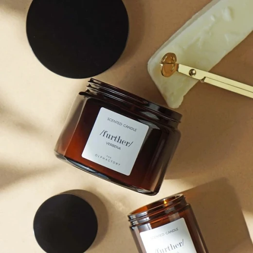 شمعة معطرة أمبينتير THE OLPHACTORY - 360 غم – الليمون والأعشاب - أمبيانتاير - Image 2