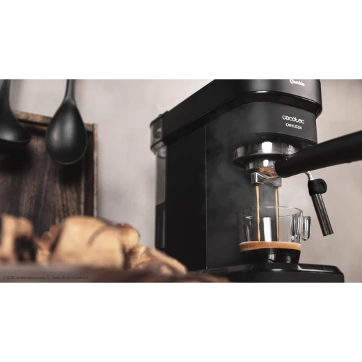 Cecotec Cafelizzia 790 Black Espresso Coffee Machine — 20-Bar Pump, Thermoblock System, Steam Wand, 1350W, Compact & Elegant Design - Cecotec - Image 3