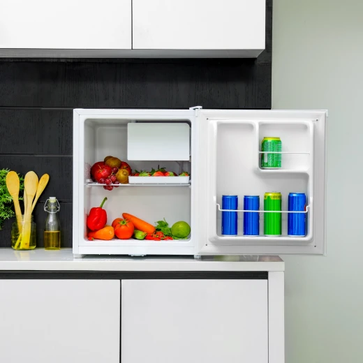 GEEPAS GRF654WPEN 60L Single Door Refrigerator - Compact, Powerful Compressor, Energy Saving, Fast Freezing, Adjustable Thermostat, 60L Capacityrate Chiller Compartment,  1 Year Warranty - GEEPAS - Image 7