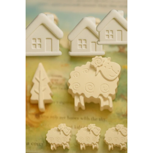 The three sheeps story set contains one big mother sheep and 3 lambs, and 3 houses and 1 tree  - sensoria - Image 4