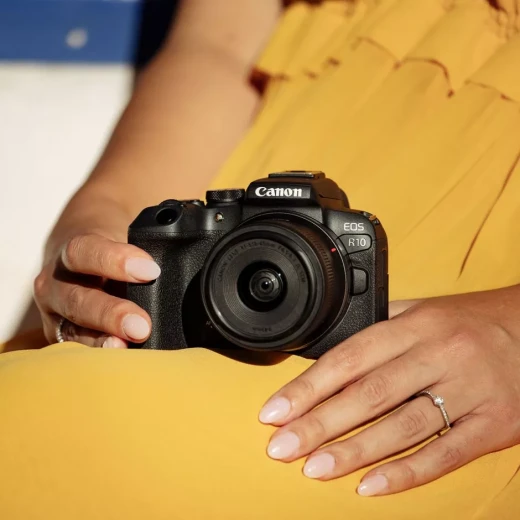 كاميرا Canon EOS R10 مع عدسة RF-S 18-45 مم IS STM (5331C010AA)، كاميرا ميرورلس قوية تتميز بتركيز تلقائي سريع، جودة صور عالية، تصوير فيديو 4K، وعدسة زوم متعددة الاستخدام مناسبة للتصوير وصناعة المحتوى - كانون - Image 3