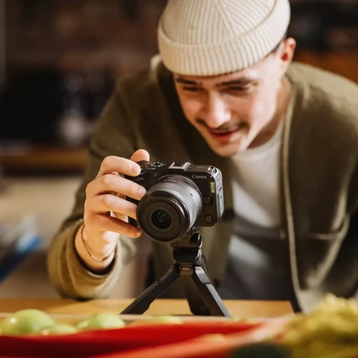 Canon EOS R50 V with RF-S 14-30mm PZ lens, a compact mirrorless camera built for content creators, offering high-quality video and photos, wide-angle zoom, fast autofocus, smooth performance, and lightweight design ideal for vlogging and social media - Canon - Image 4