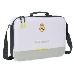 حقيبة مدرسية يد ريال مدريد 25/26 – تصميم رسمي أنيق، عملية ومتينة، مساحة داخلية واسعة، خفيفة وسهلة الحمل، مناسبة للمدرسة والاستخدام اليومي من براند safta.
