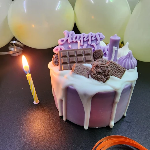 كعكة عيد ميلاد مصنوعة من الشمع من سكين آند بيوند - سكن آند بيوند - Image 4