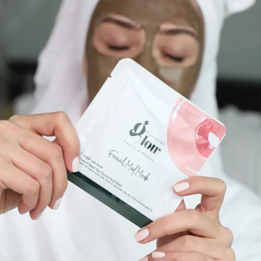 قناع طين البحر الميت للوجه الذي يحتوي على حمض الهيالورونيك 50 غرام لبشرة ناعمة ورطبة - ناتشورال  جلو - Image 2