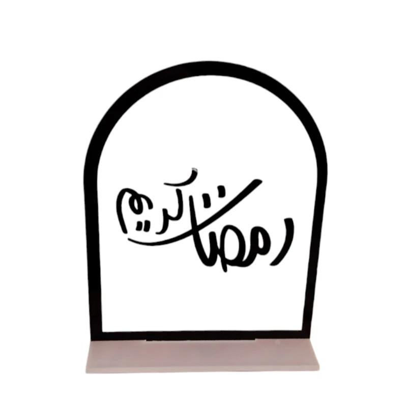 Mimi stands "ramadan kareem" /one piece