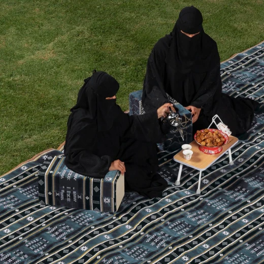 مسند يد إسفنجية تركية باللون الرصاصي الغامق  48×22×22 سم – دعم مريح وسهولة تنقل , مناسبة لجميع الأسطح من عتاد - عتاد - Image 2