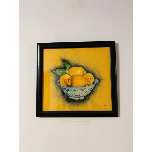 لوحة فنية يدوية لليمون 31×33 سم مرسومة بألوان الباستيل الزيتية على لوح كانسون مع إطار زجاجي وحواف خشبية" لوحة فنية يدوية لليمون 31×33 سم مرسومة بألوان الباستيل الزيتية على لوح كانسون مع إطار زجاجي وحواف خشبية"