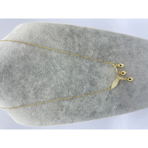 AURA Gold necklace featuring three elegant roses – a feminine and graceful touch that symbolizes beauty and love, with guaranteed color - Aura - Image 2