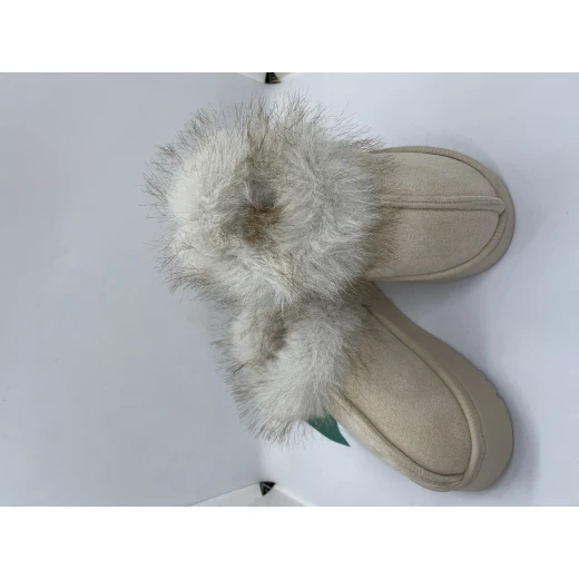 Kids’ fur-lined closed slipper with a rubber sole in beige, size 26-27,Soft, warm, and perfect for active kids. - Aura - Image 2