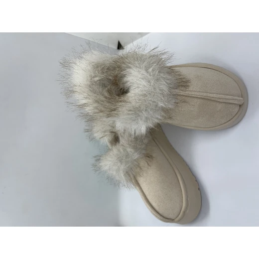 Kids’ warm fur slipper in beige, size 28-29. Closed, comfy, and ideal for daily winter use - Aura - Image 2